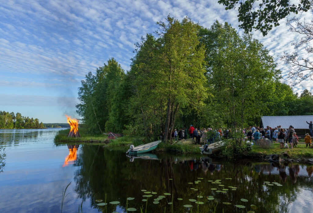 Sappen kylän juhannuskokko