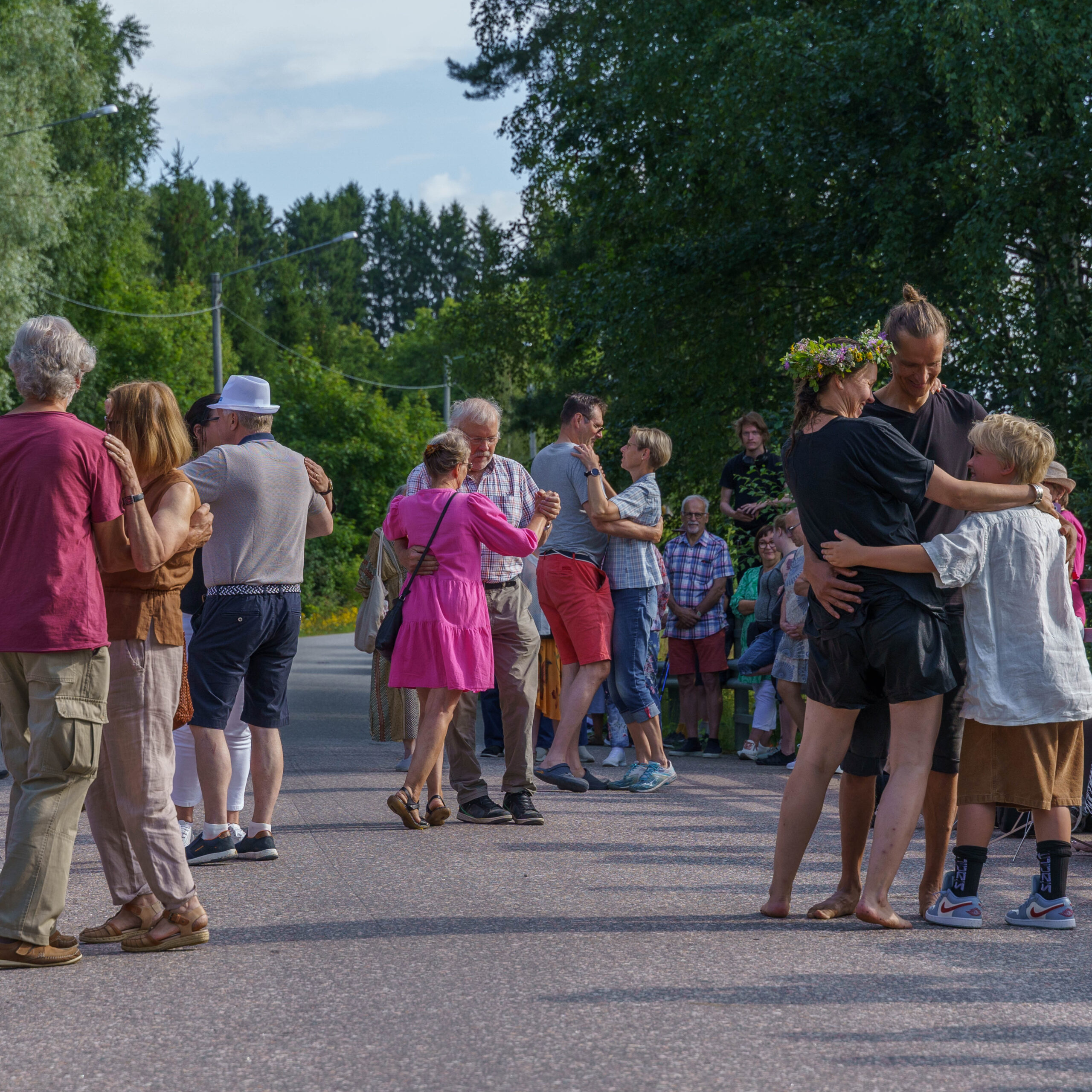 tanssivia ihmisiä