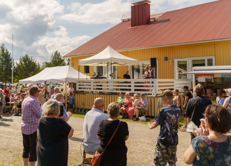Rautahovi, markkinatunnelmaa