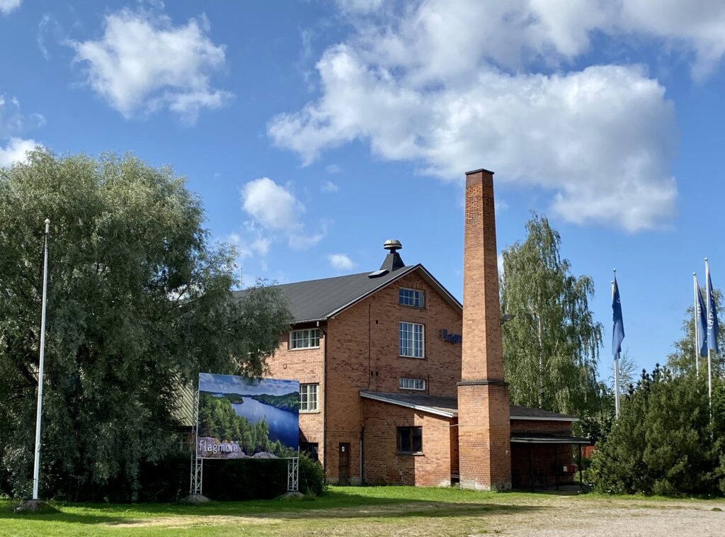 Aitoo, tehdasrakennus